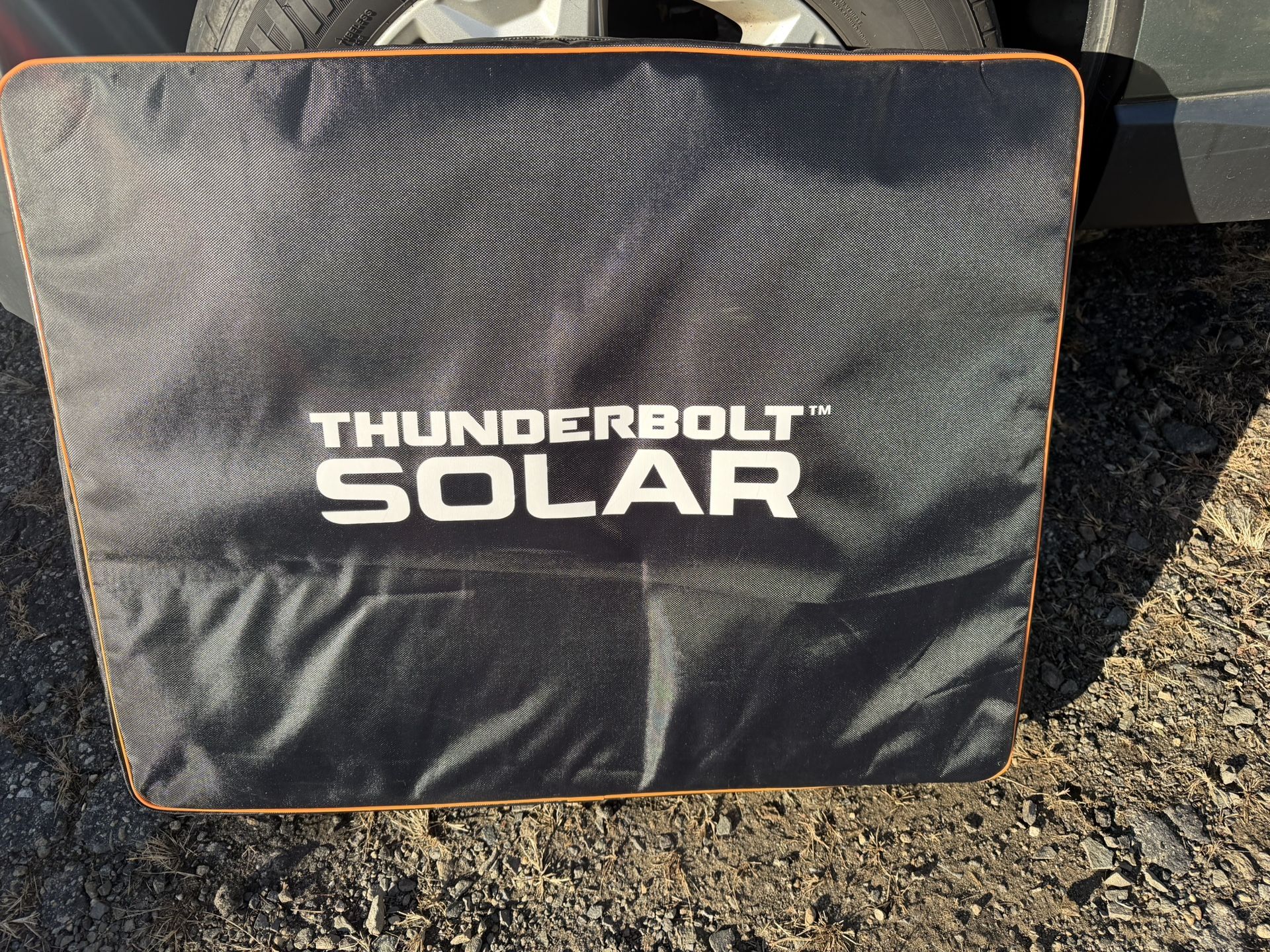 100 Watt Foldable Briefcase Solar Panel Kit