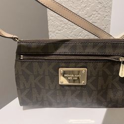 Michael Kors Wristlet 