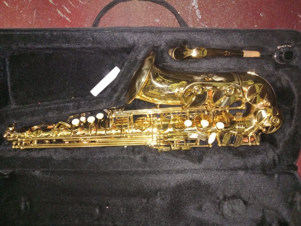 PRELUDE ALTO SAXAPHONE WITH CASE
