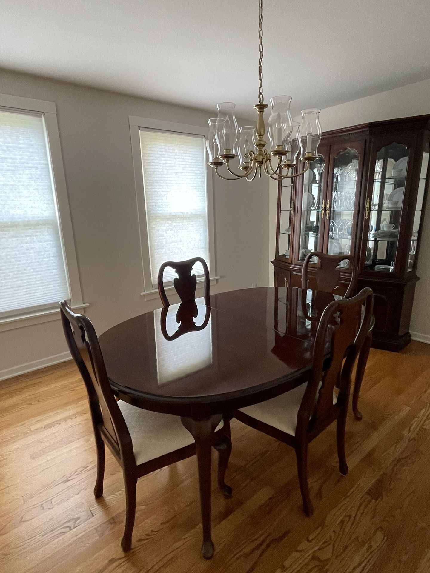 Thomasville Collector’s Cherry Dining Room Set