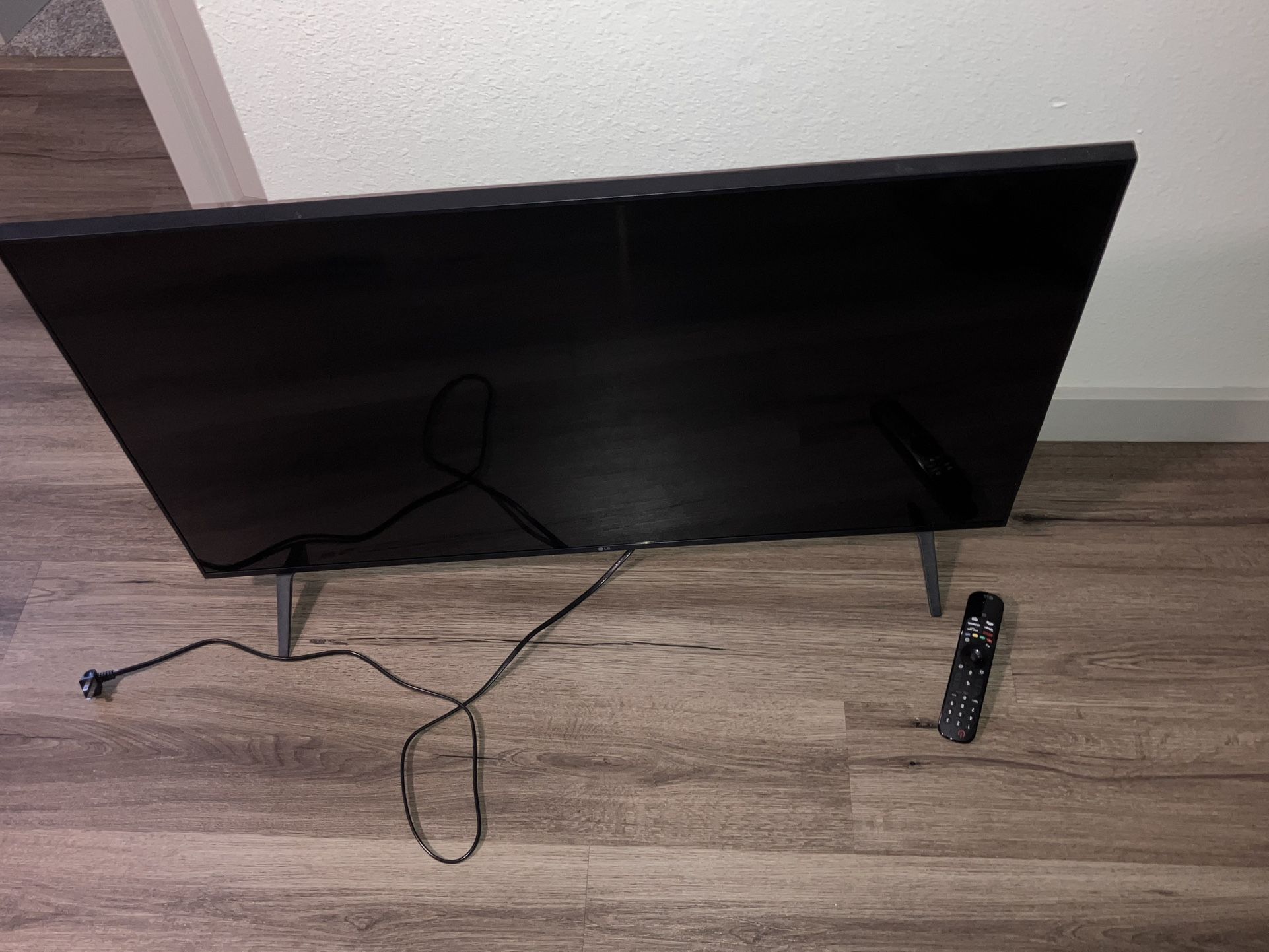 43” LG TV