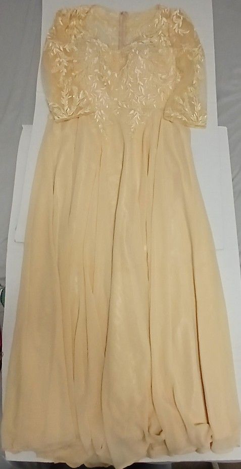 Beautiful A-line Gown / Mother Of The Bride Dress Size Large Pre-owned Great Condition Sold As Is PICK UP ONLY MAYWOOD CA 90270