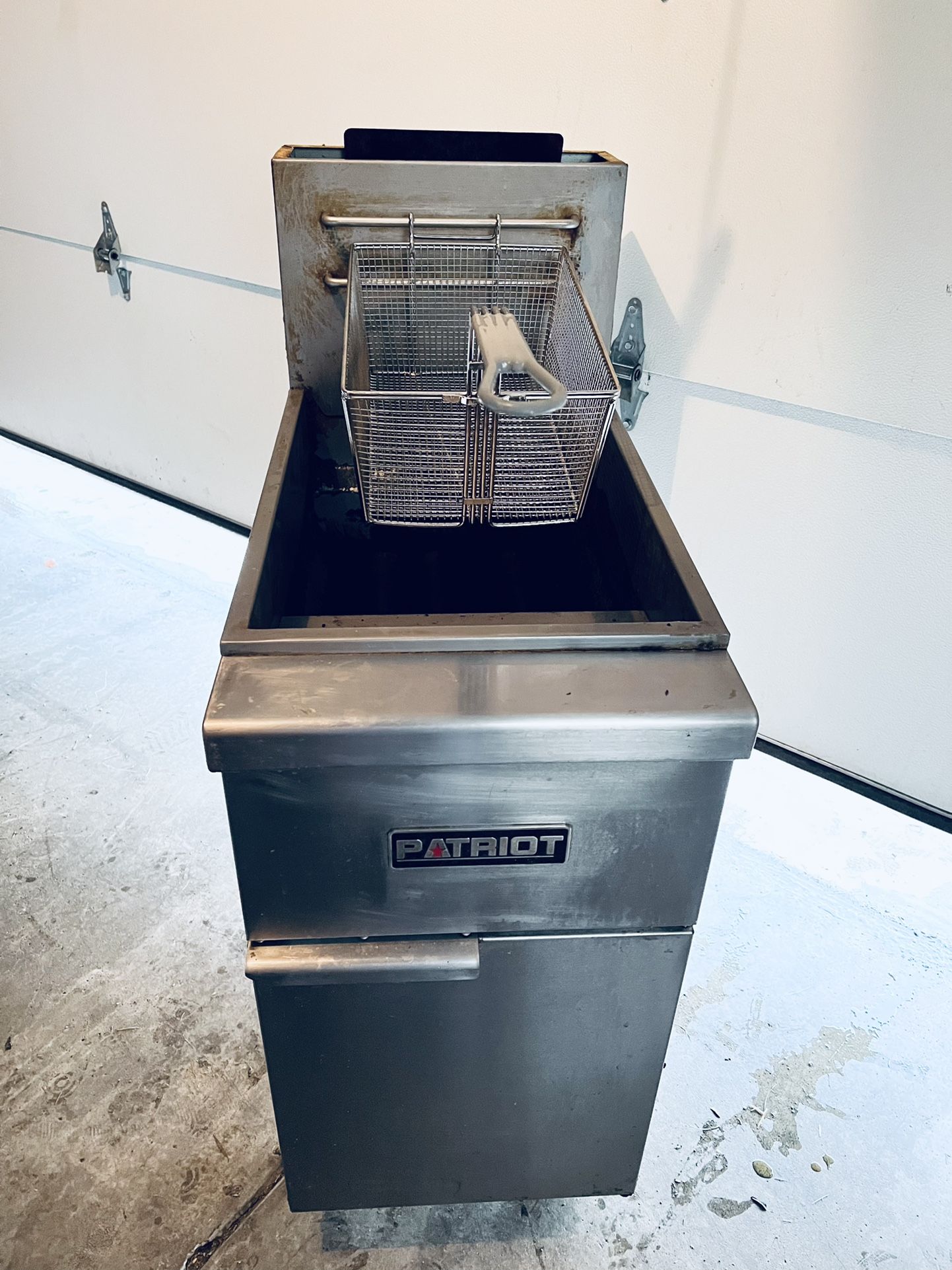 (I have 2 of these) PATRIO PT-F3-NG 35 - 40 LB. NATURAL GAS DEEP FRYER, STAINLESS STEEL POT 15-1/2"
