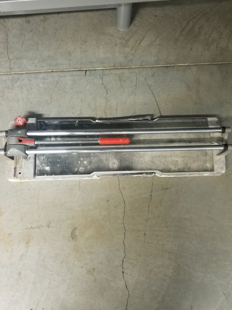 Tile cutter