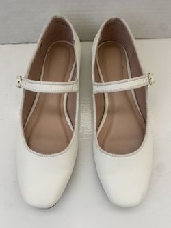 Shoe white Size 7