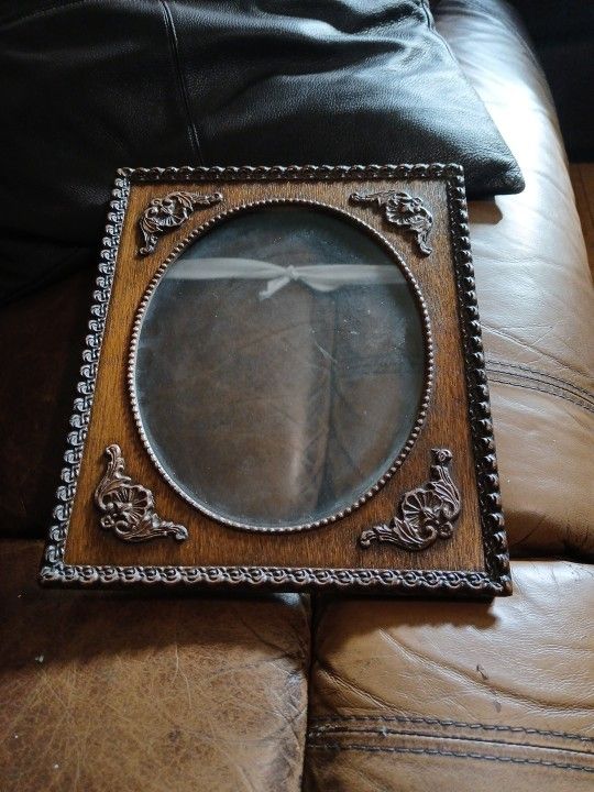 Vintage Wood Frame With Oval Opening 8" X 10"