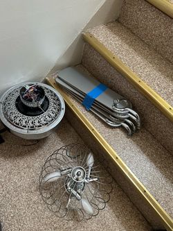 Ceiling fan still in good condition with remote