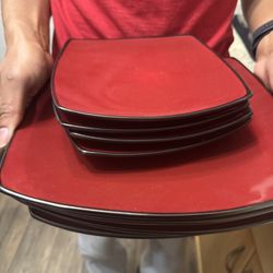 4 piece dining set including mugs