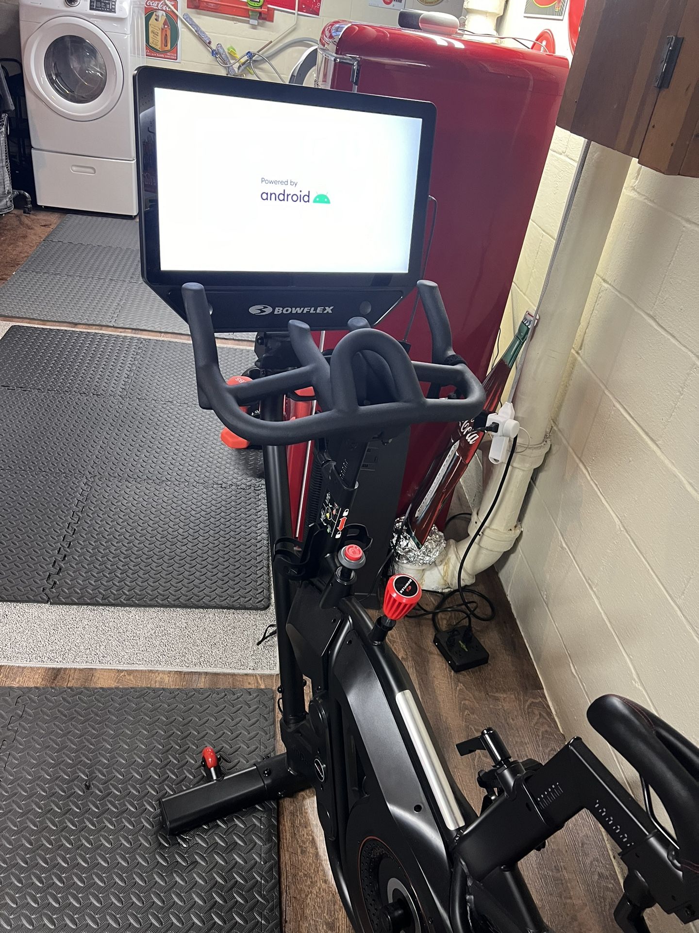 Bowflex - VeloCore Bike (22" Console) Exercise Bike - Black Model: 100963