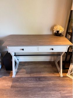 Modern 2 desk drawer and roller chair
