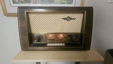 Vintage 1950s Nordmende Carmen radio