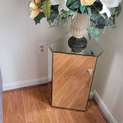 Mirrored Side Table 
