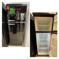 Top and bottom refrigerators