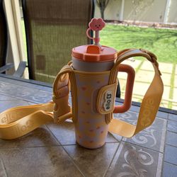 32 oz water bottle (ello)