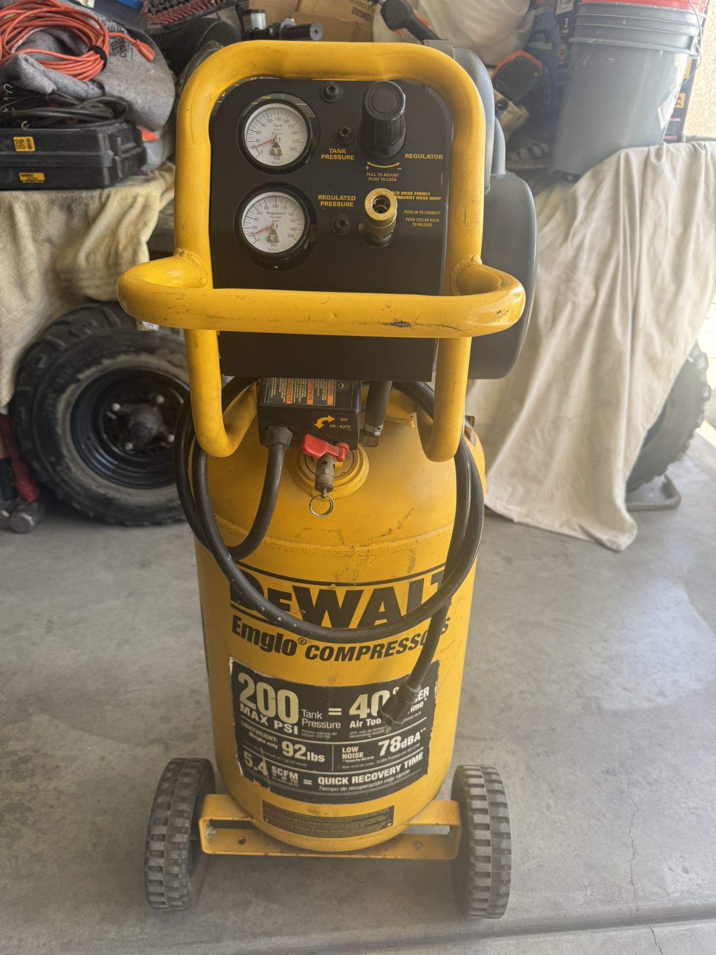 DEWALT Vertical Portable Compressor, 1.8 Hp 200 Psi Oil Free High Pressure Low Noise (D55168
