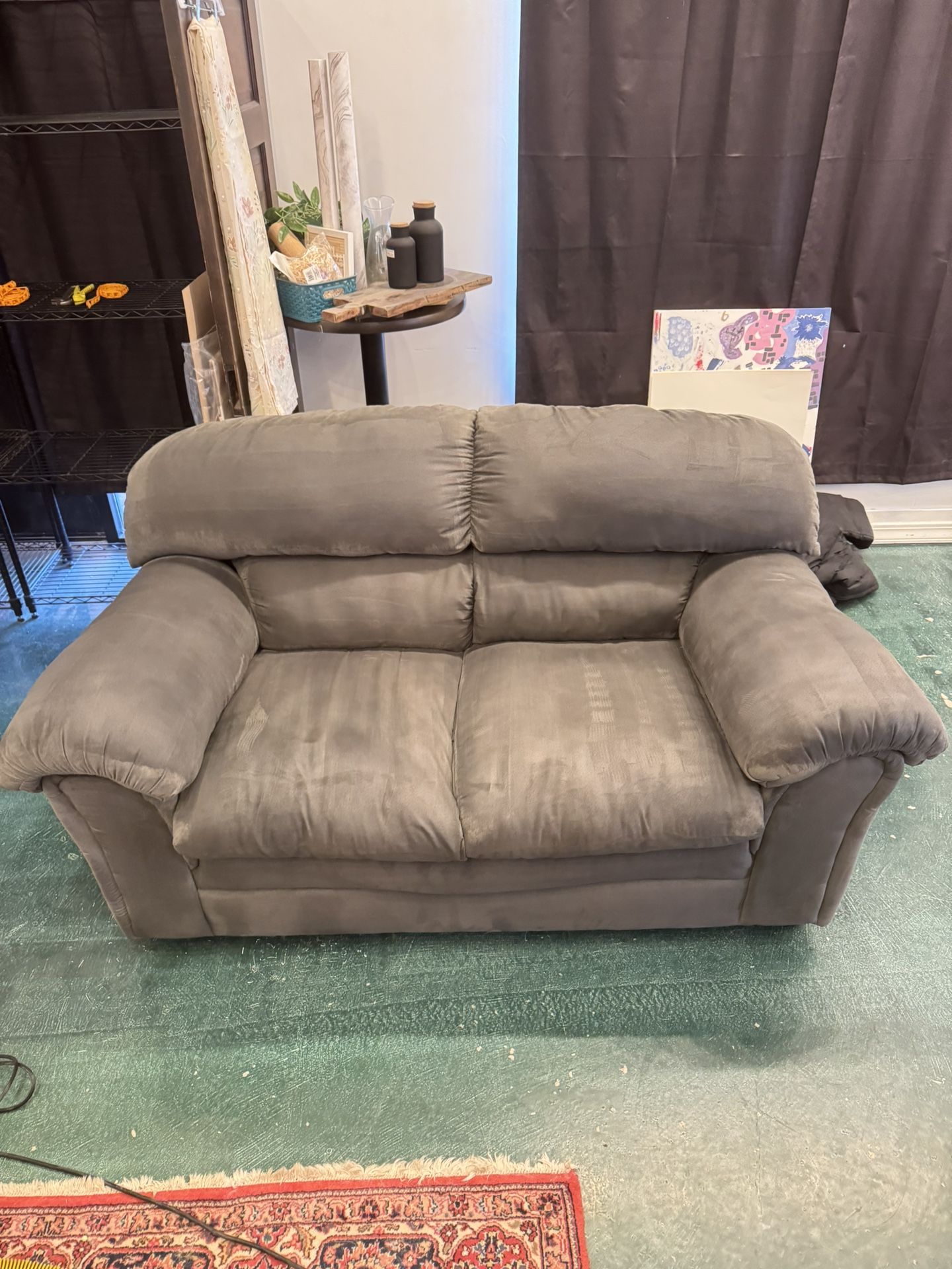 👀 Medium Size COUCH Great Condition!