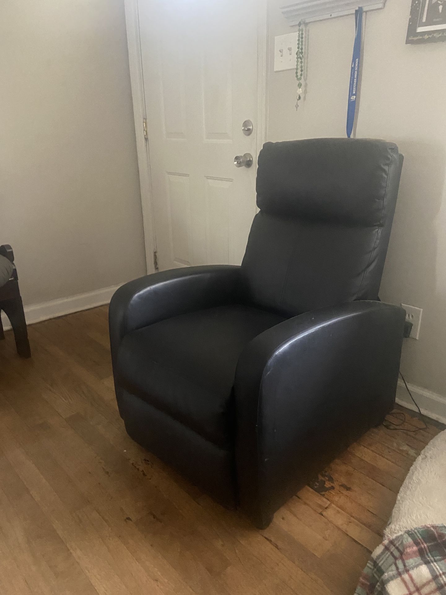 Massage Recliner In Good Shape And Massage Your Back
