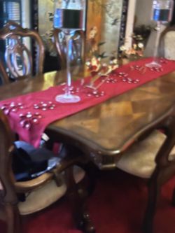 Beautiful dining room table with leaf