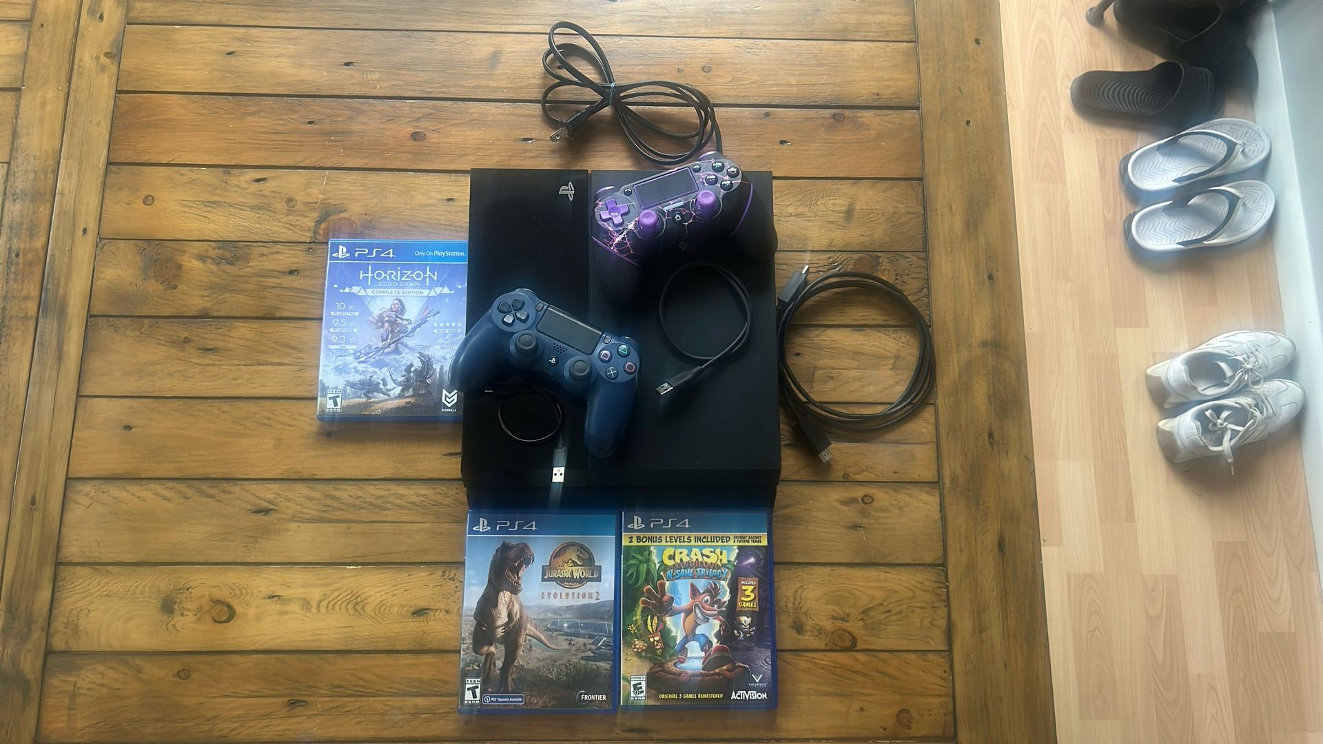 PlayStation 4 Bundle - PS4 (Perfect Condition) + 3 Games + 2 Controllers