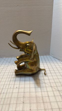 Brass elephant- please look at all photos for more details.