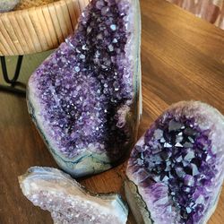 Valuable Variety Crystal Stone Set with Small Tray