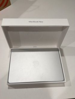 MacBook neo like new white color 8ram 512gb hard drive
