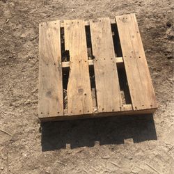 26 inch By 26 inch By 5 Inch High Wood Pallet’s Used In Good Condition 2 Dollars Each