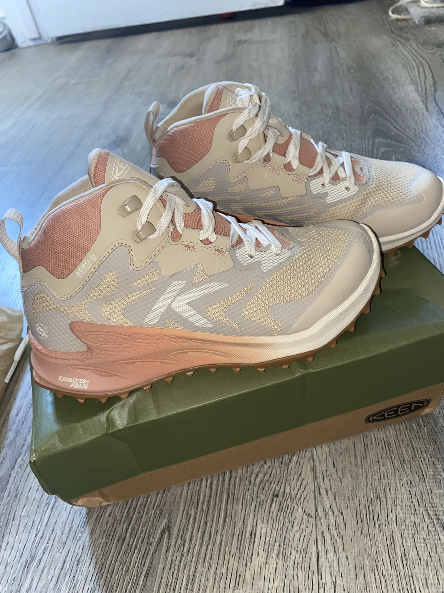 Women's Zionic NXT Waterproof Hiking Boot Size 6