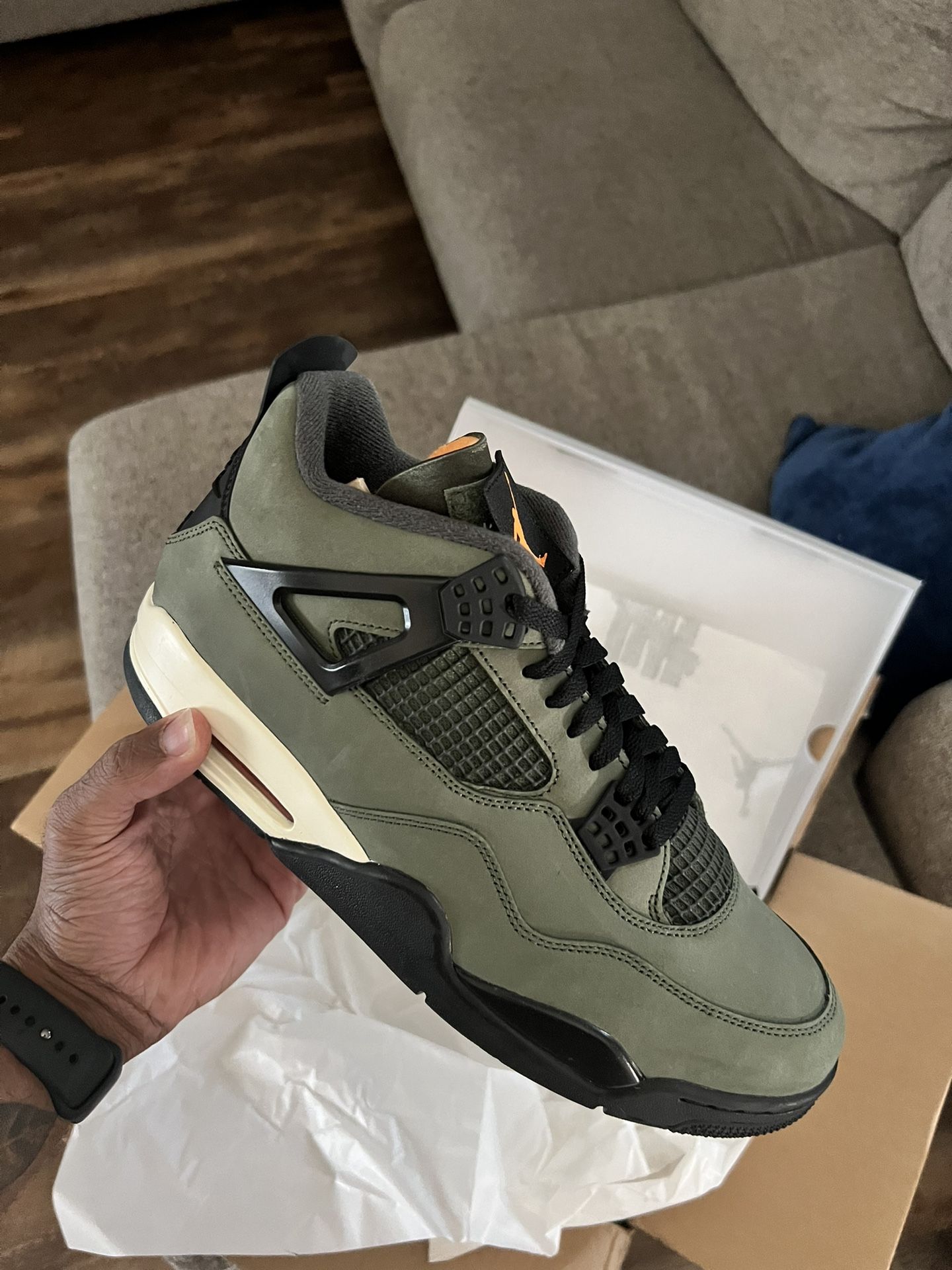 Undefeated Jordan 4s 11.5