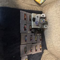 Super Nintendo Entertainment System (SNES) with 13 Games 