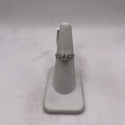 14kt Gold Engagement Style Ring w/ Elegant Design