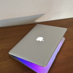 Apple MacBook Pro 13” I5/8GB/256GB SSD $150