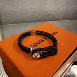 Louis Vuitton Loop It Bracelet 