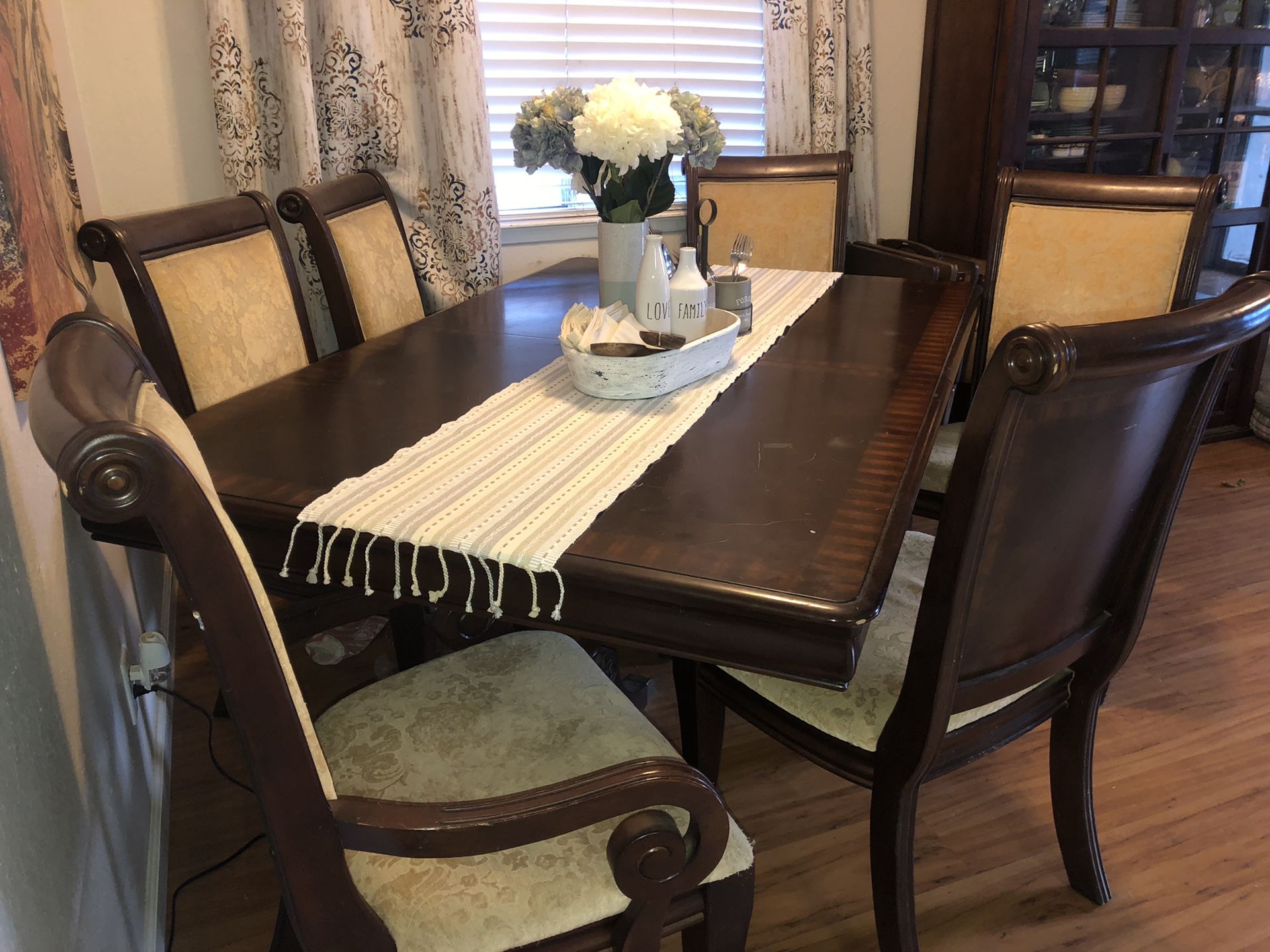 Dining table with 6 chairs