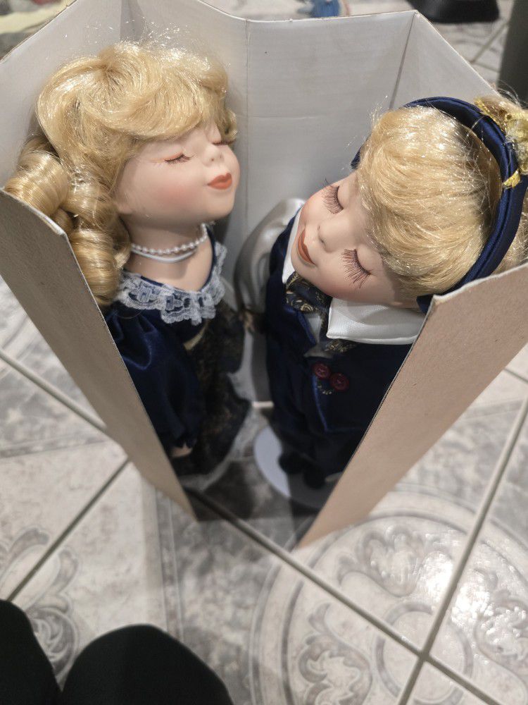 Vintage Kissing Porcelain Dolls
