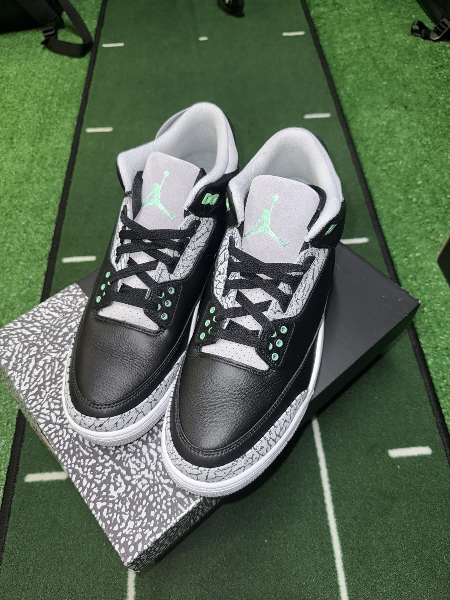 Air Jordan 3 Retro Green Glow - Size 12 BRAND NEW