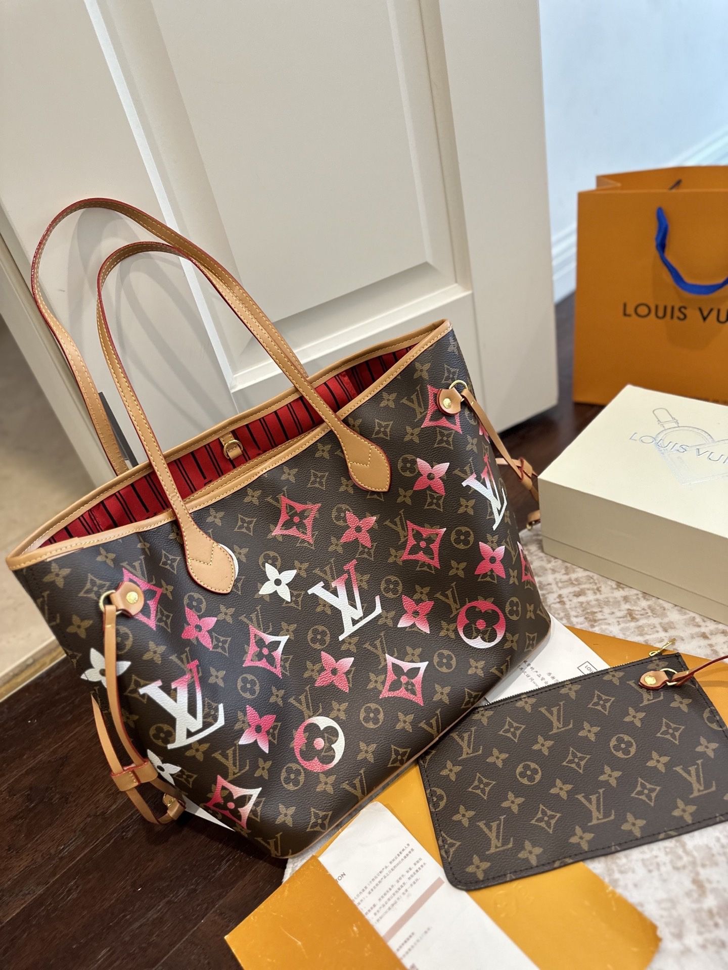 A classic fashion trend handbag