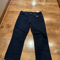 Woman’s Levi’s Capri Jeans Shipping Available 