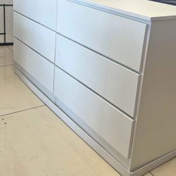 White Dresser // Comoda Blanca