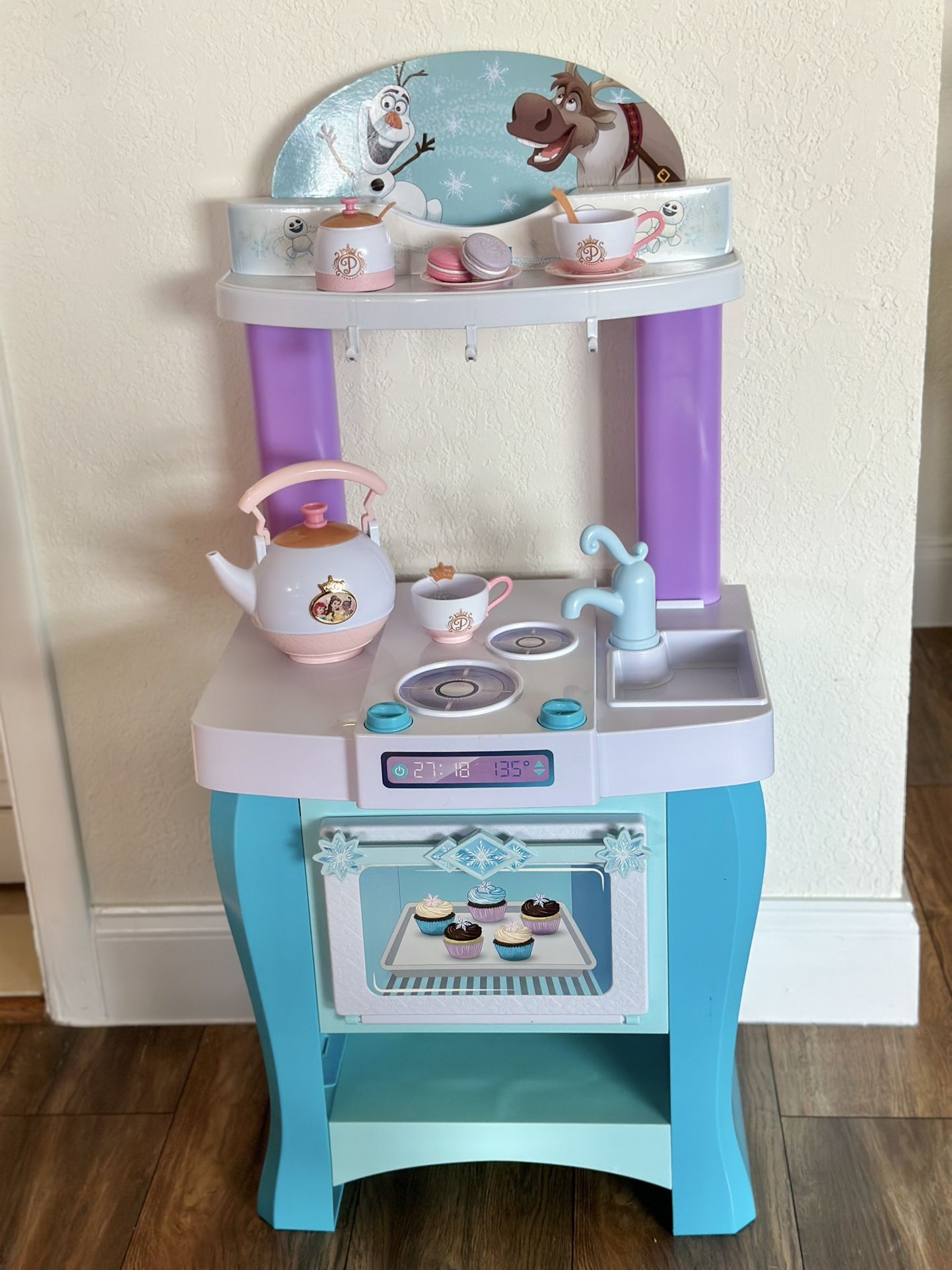 Disney Frozen play kitchen and princess tea set