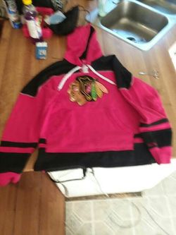 Bnwot reebok blackhawks hoodie