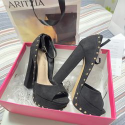 High Heal $25 Brand New Size 6 / 6,5 