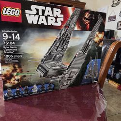 LEGO 75104 Kylo Ren's Command Shuttle Star Wars BRAND NEW