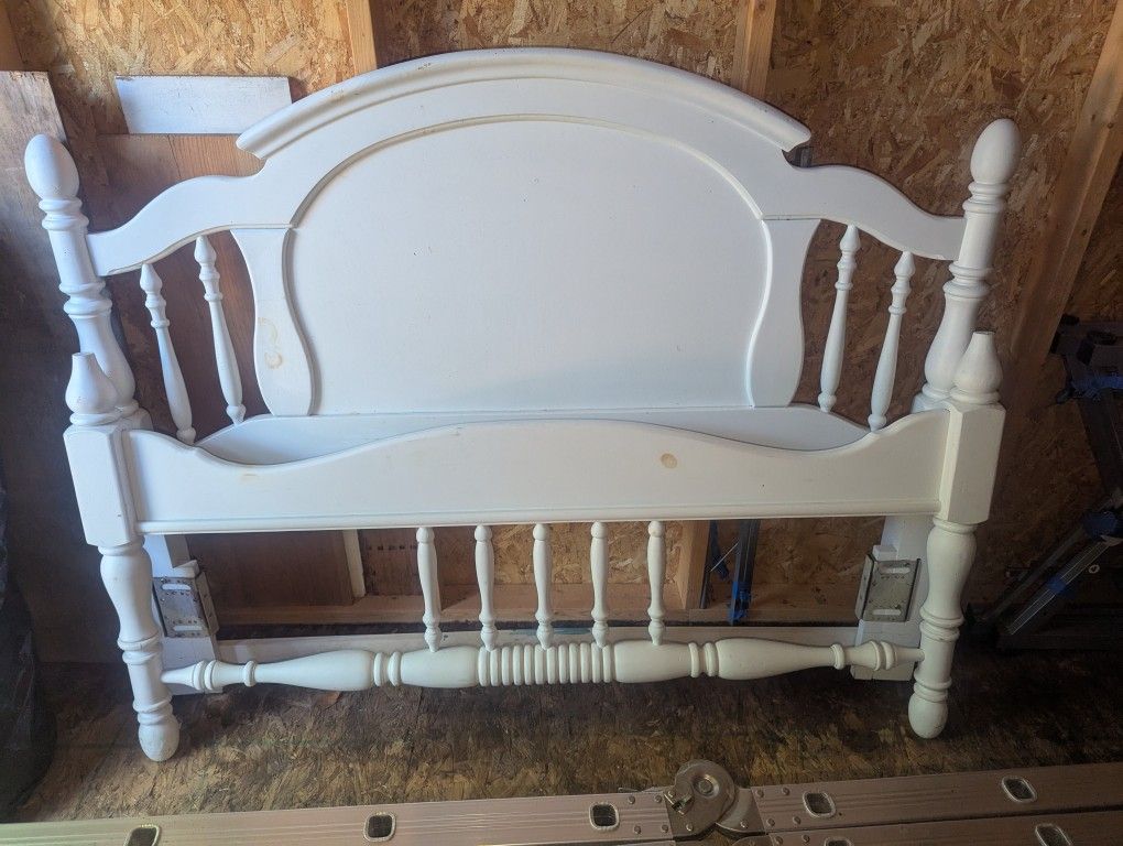 Whitewashed Pine Bedroom Set