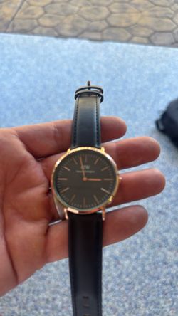 Daniel Wellington Rose Gold wristwatch authentic like new all documents and original box included