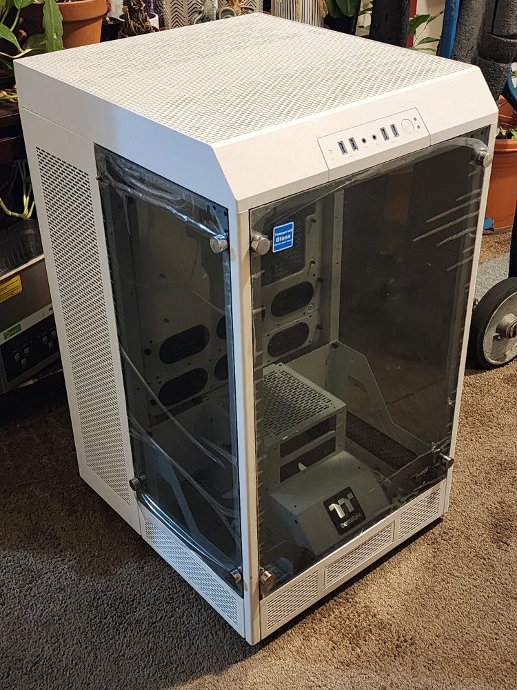 Thermaltake Tower 900