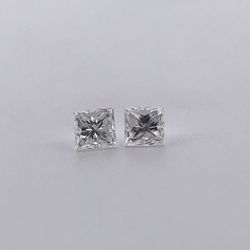 0.80ct Princess cut diamond set