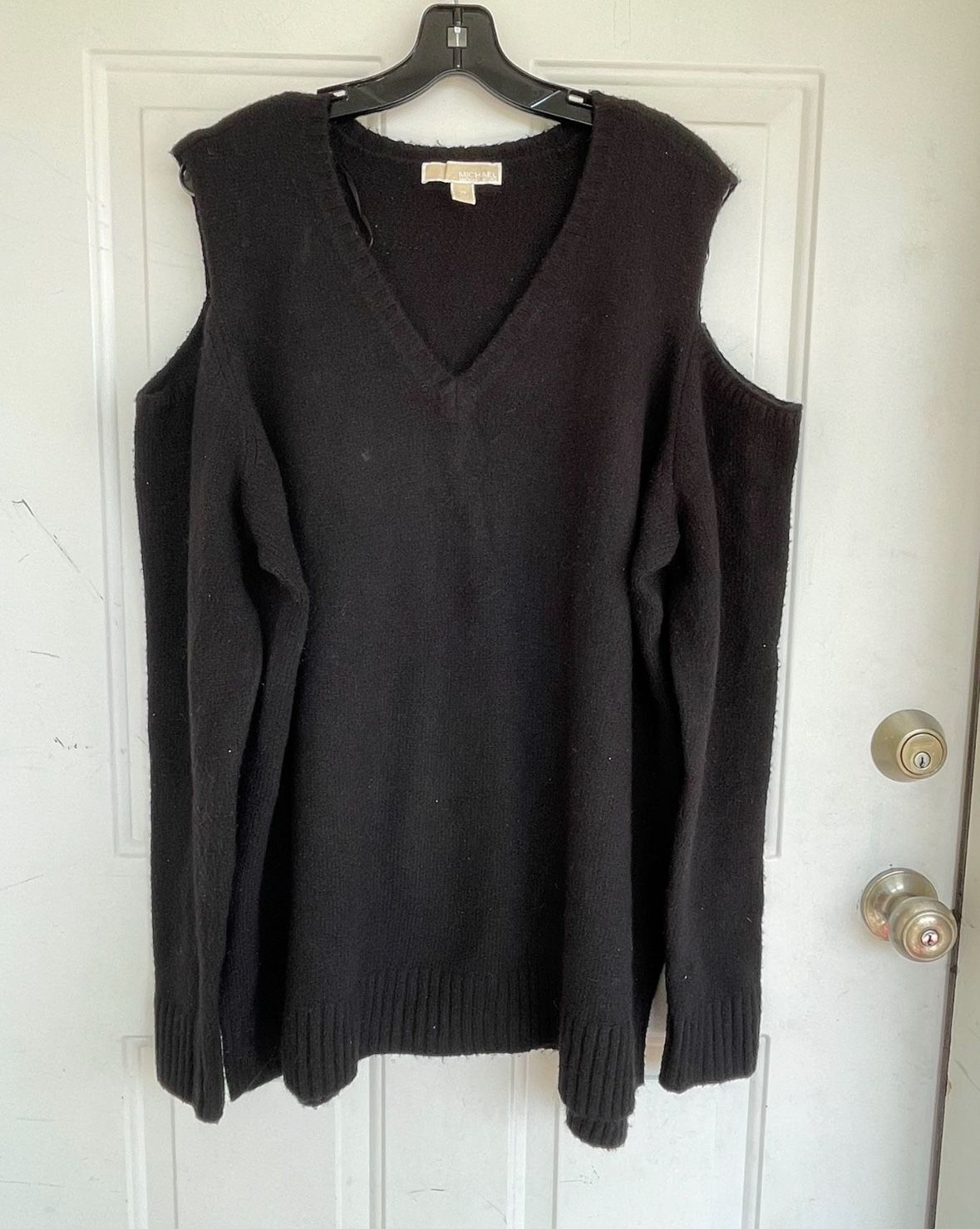 Michael Kors Cold Shoulder V Neck Sweater size 2X