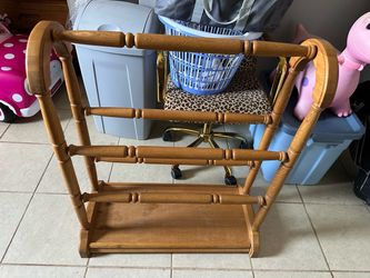 Quilt wood rack