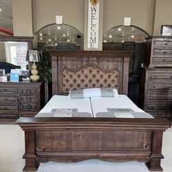 🚨SOLID WOOD!🚨 Brand New King Bedroom Group Now Only $2599.00!!